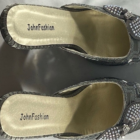 Women's Silver Sequin Flats - Picture 7 of 8